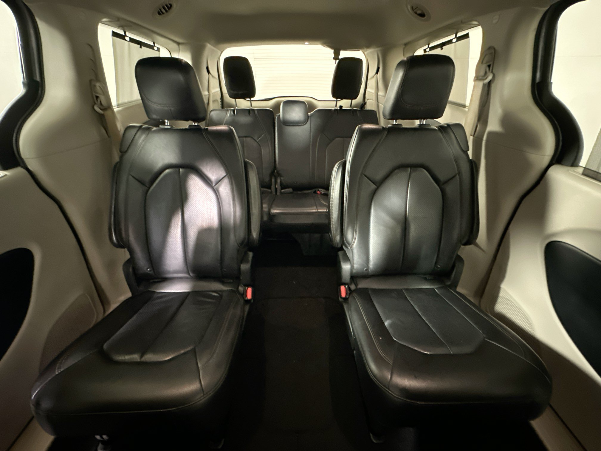 Used 2019 Chrysler Pacifica Touring-L FWD image 30