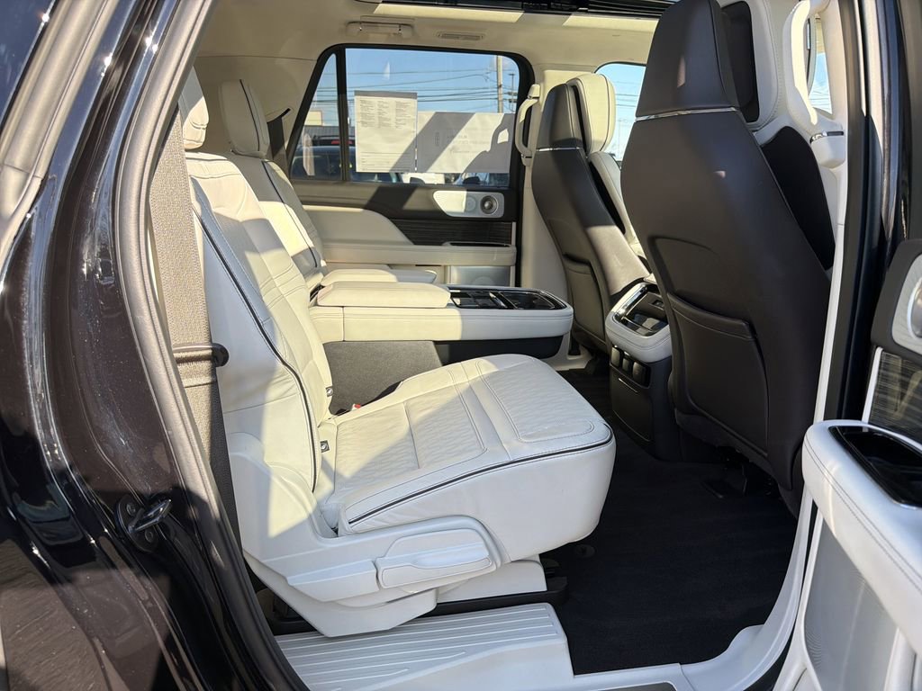 Used 2023 Lincoln Navigator L Black Label image 17