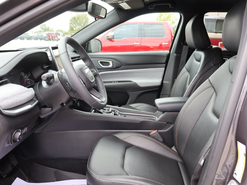 Used 2024 Jeep Compass Latitude AWD/4WD image 22