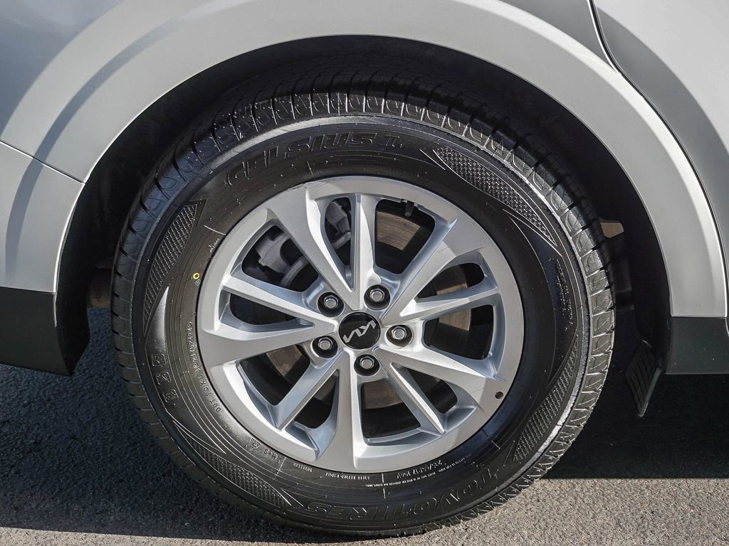 Used 2024 Kia Carnival LX FWD image 9