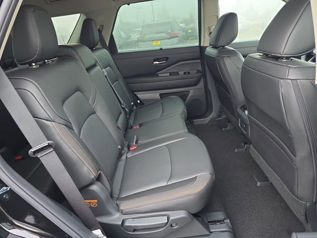 New 2025 Nissan Pathfinder SL w/ Black Appearance Package image 10