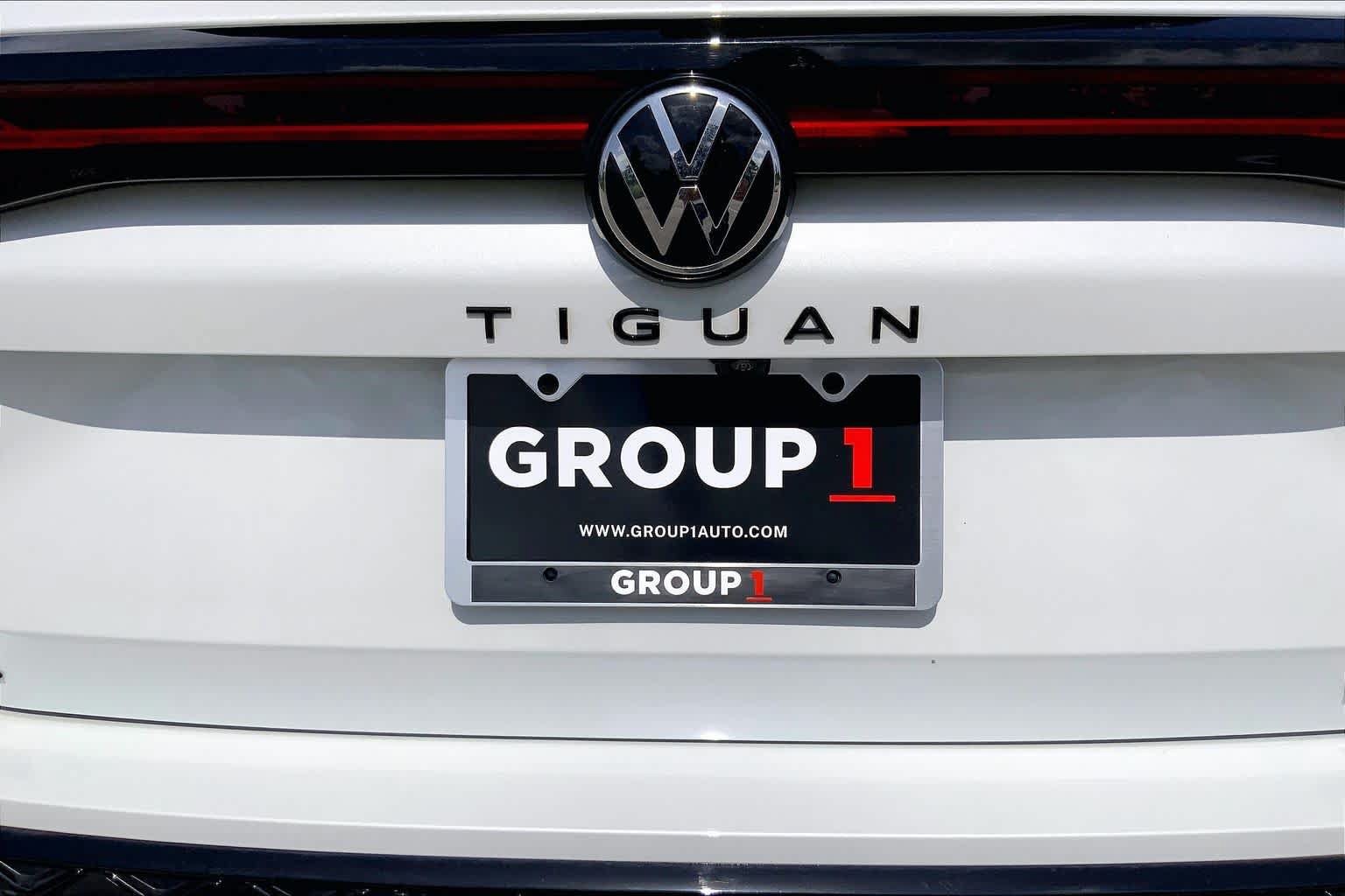 Used 2025 Volkswagen Tiguan SE R-Line AWD/4WD image 10