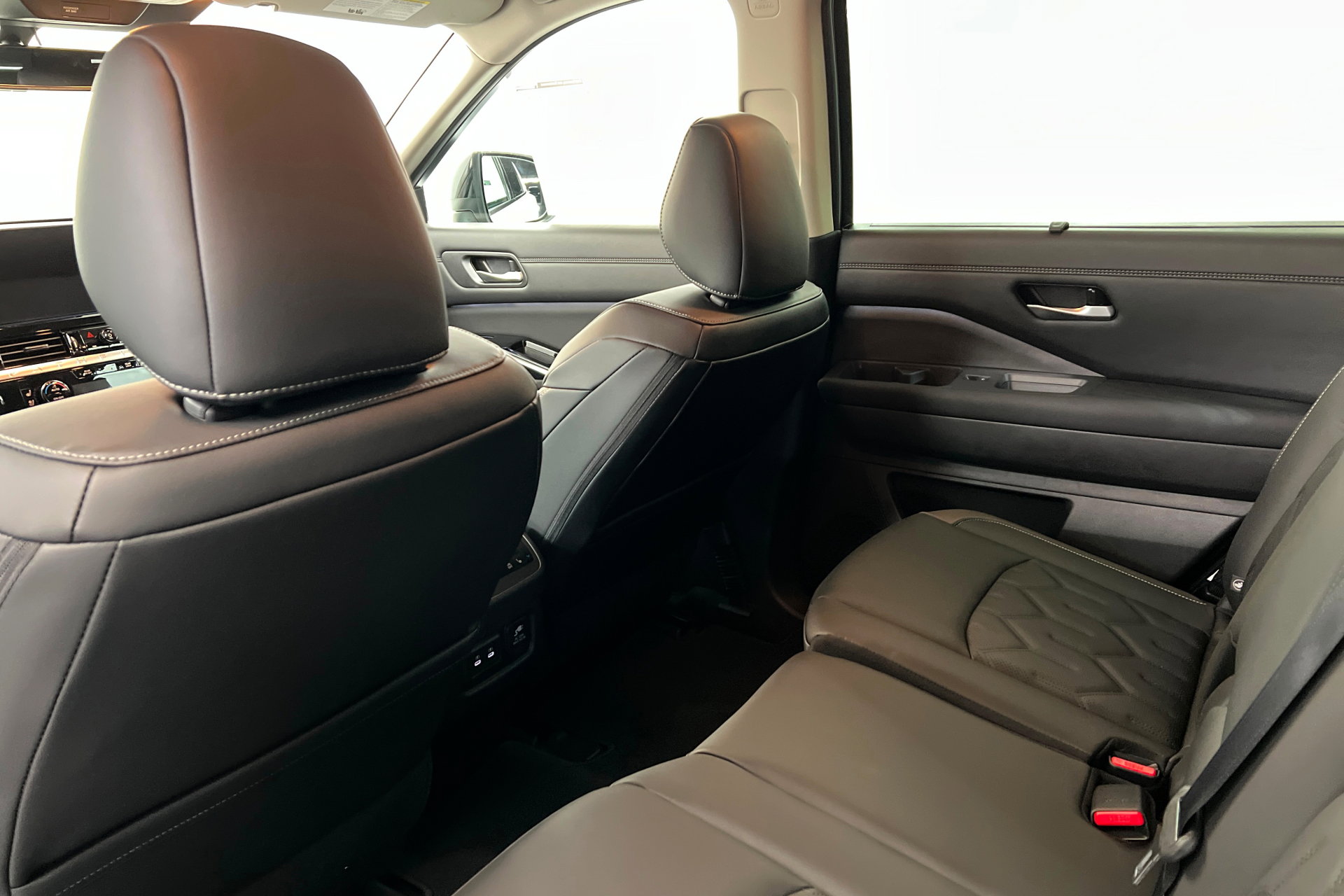 New 2026 Nissan Pathfinder Platinum image 19