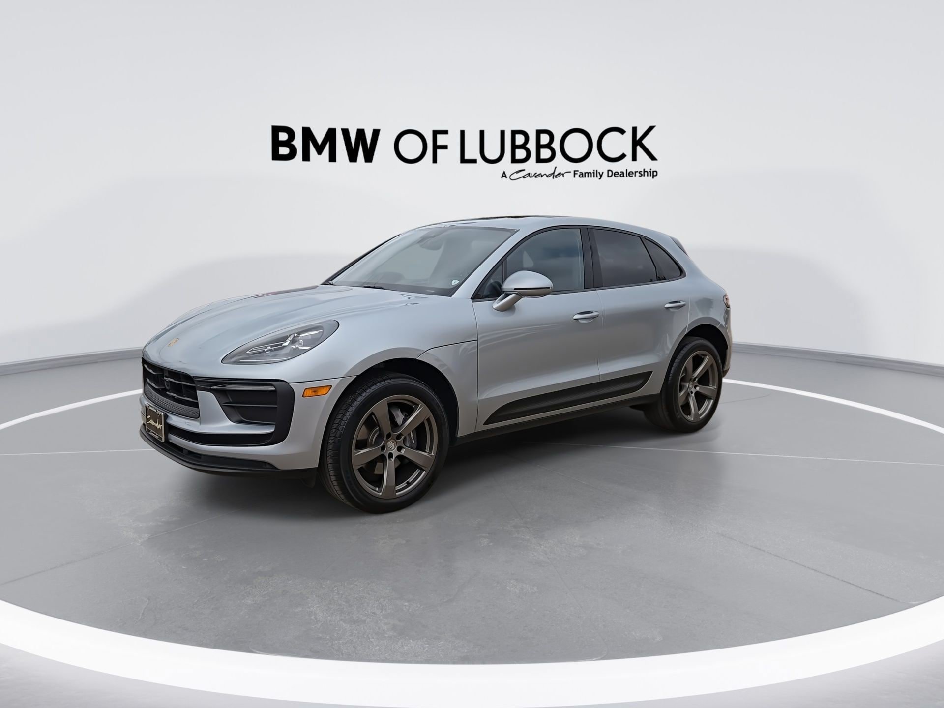 Used 2025 Porsche Macan AWD/4WD image 4