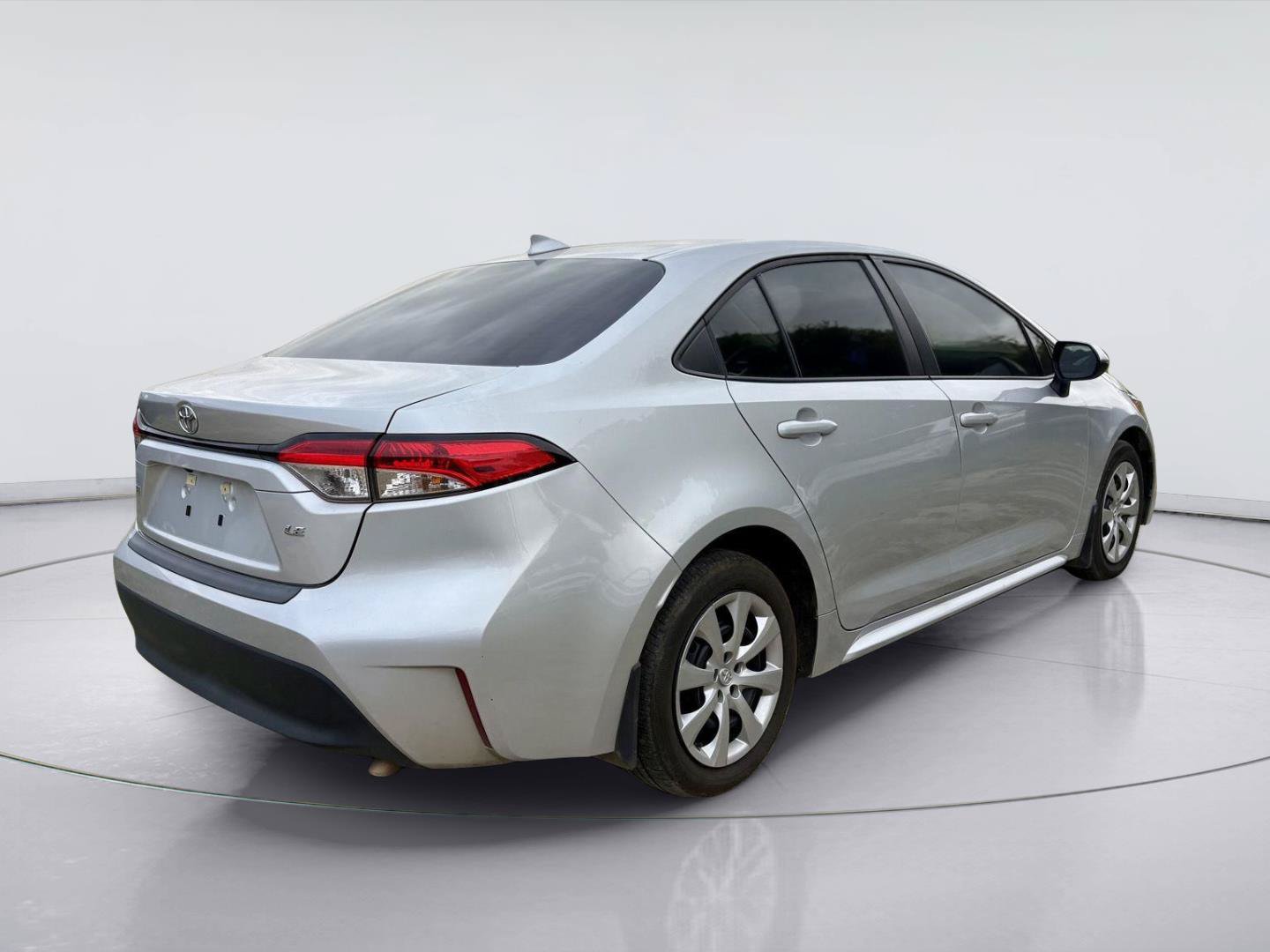 Used 2025 Toyota Corolla LE FWD image 3