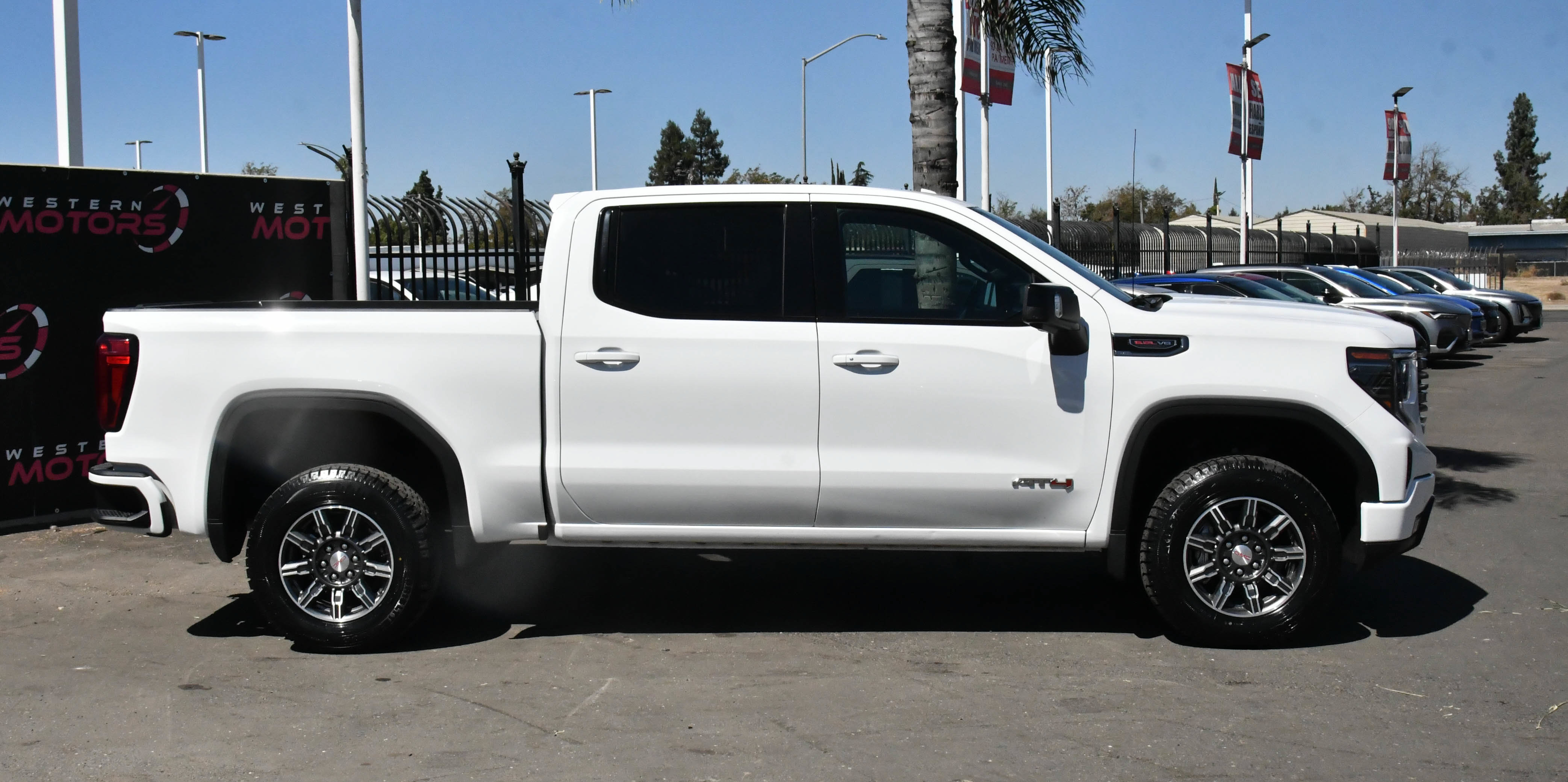 Used 2025 GMC Sierra 1500 AT4 AWD/4WD image 9