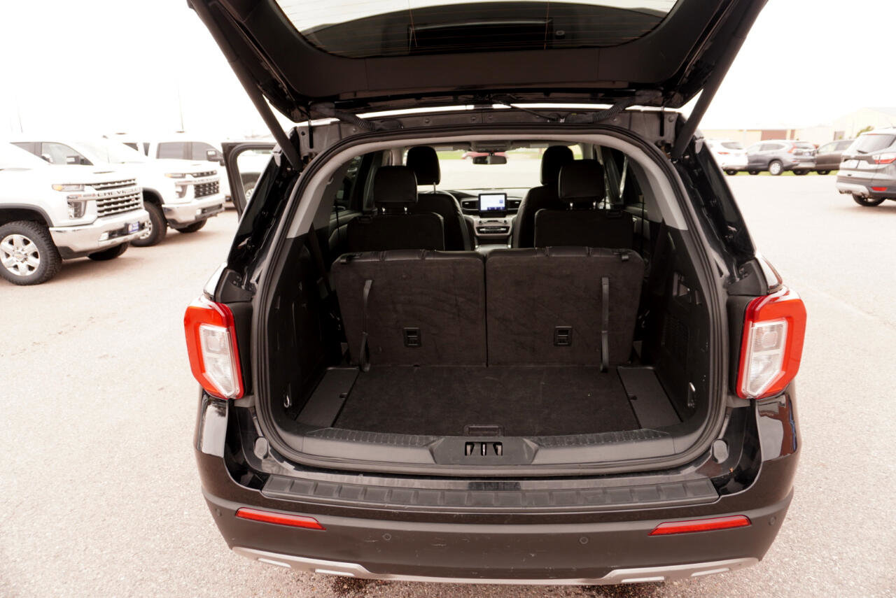 Used 2023 Ford Explorer XLT w/ Equipment Group 202A image 23
