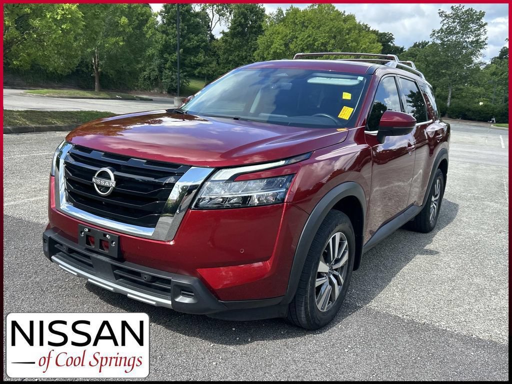 Used 2023 Nissan Pathfinder SL AWD/4WD image 3