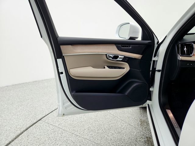 New 2026 Volvo XC90 T8 Plus w/ Protection Package Premier image 23