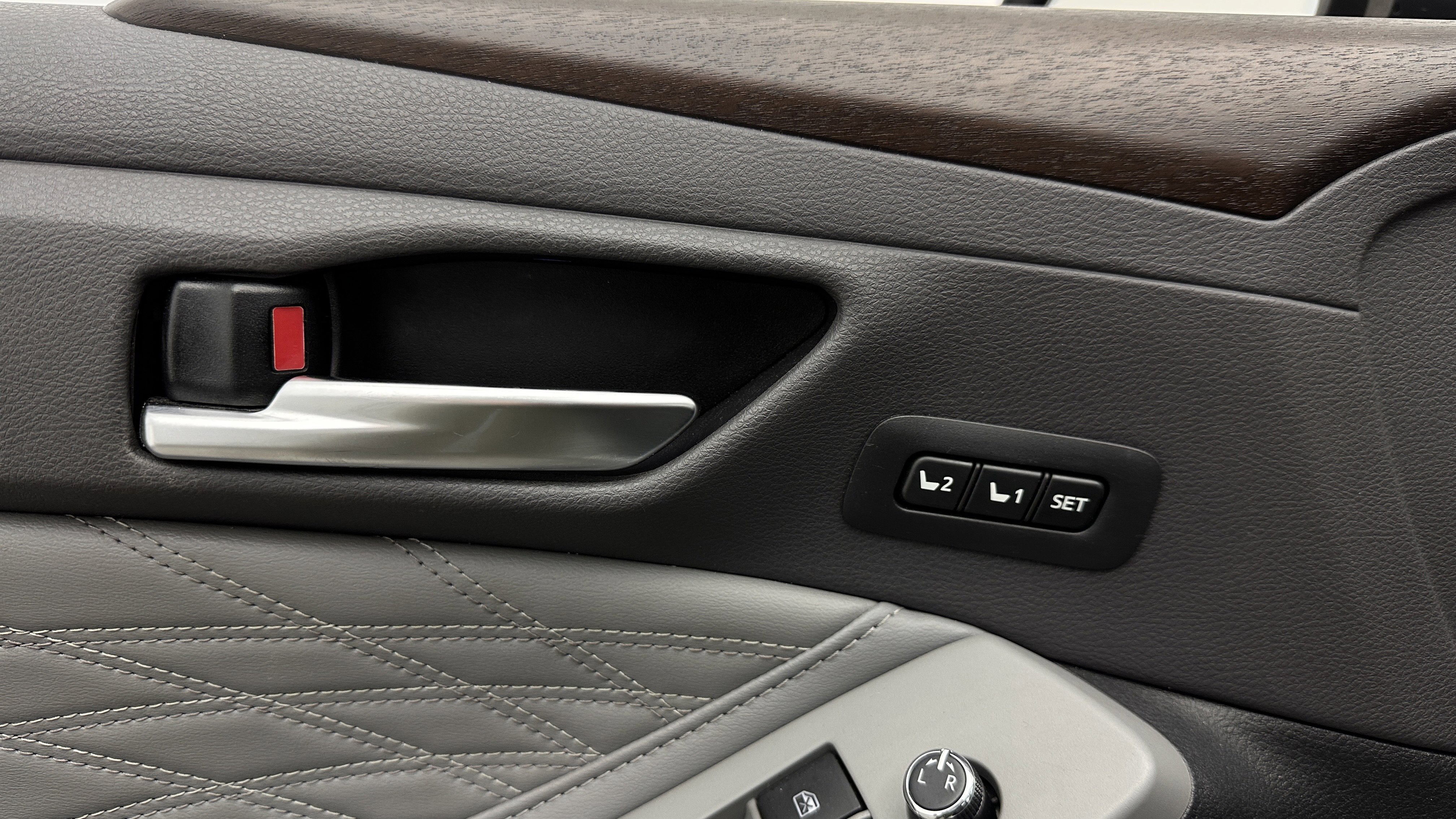 Used 2019 Toyota Avalon Limited w/ All Weather Liner Package image 13