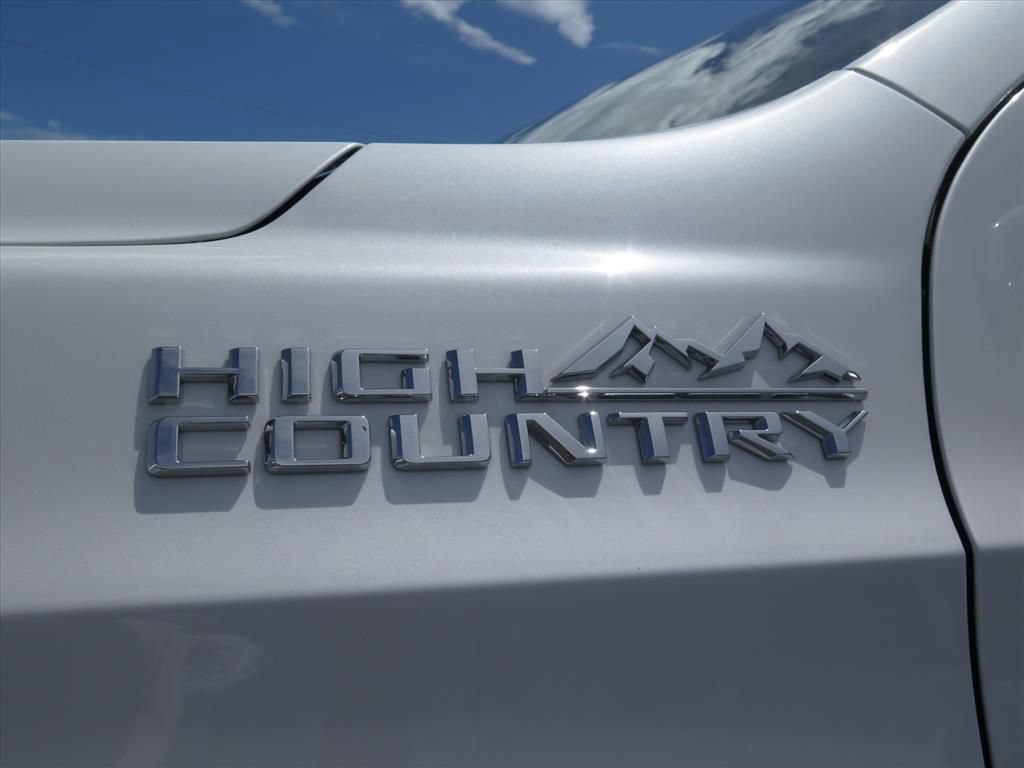 Used 2024 Chevrolet Tahoe High Country AWD/4WD image 10