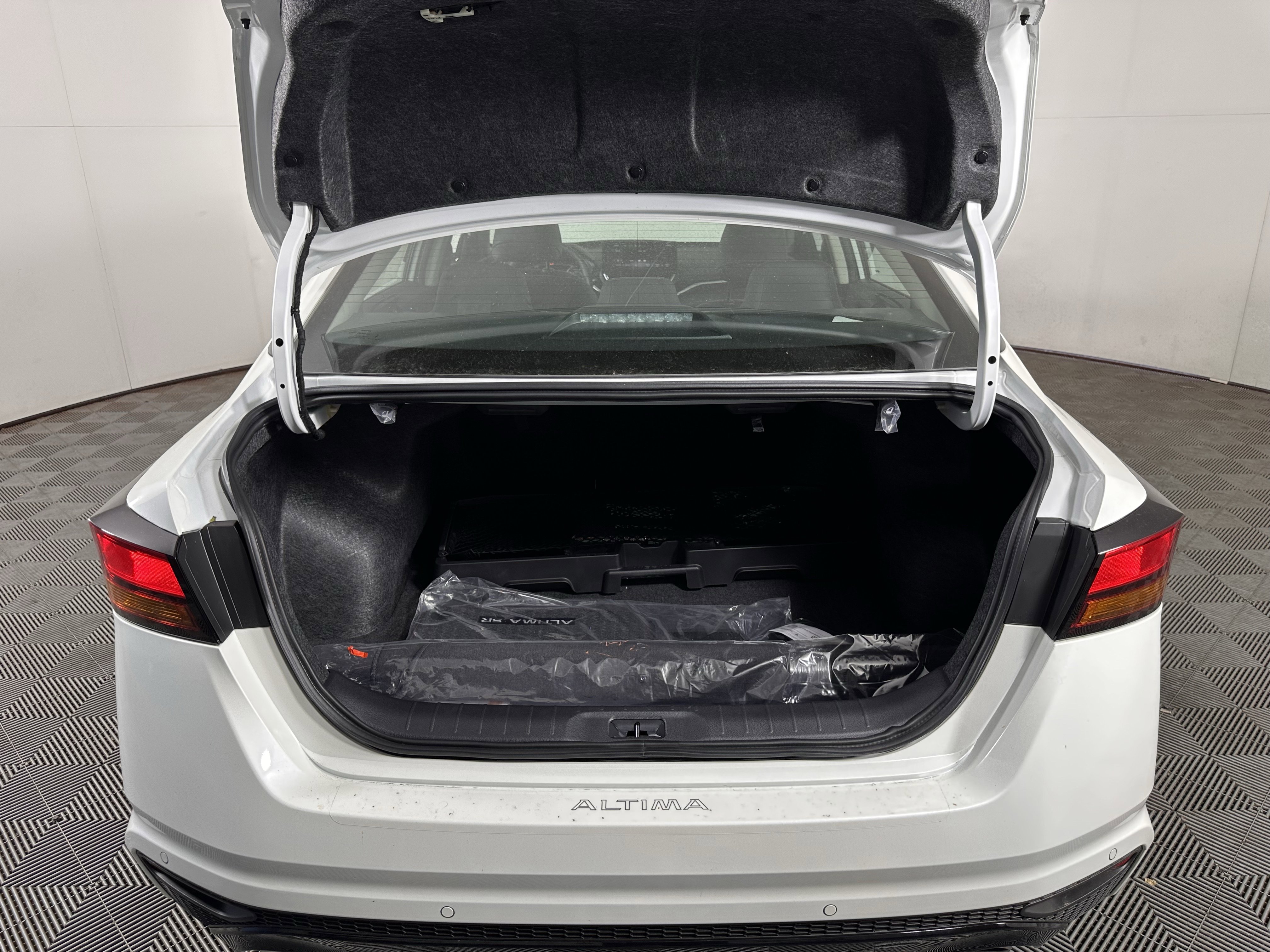 New 2025 Nissan Altima 2.5 SR w/ SR Premium Package image 16