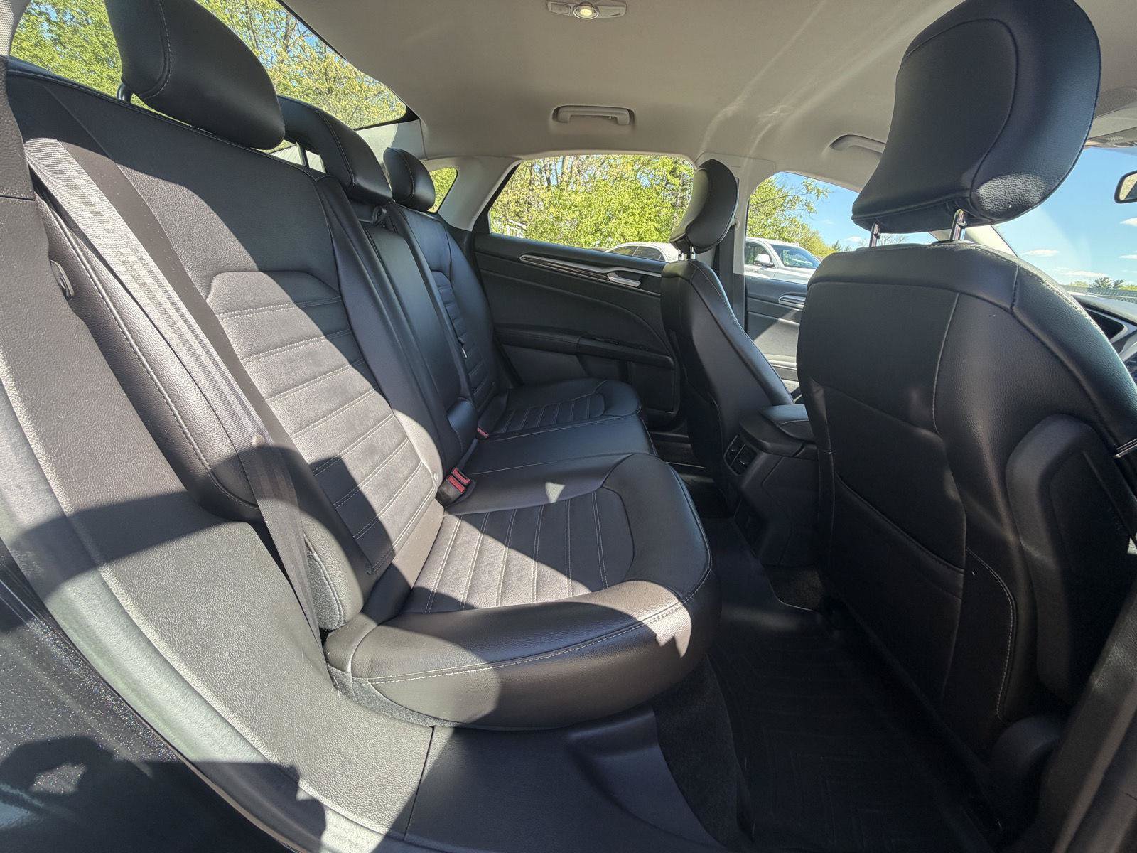 Used 2015 Ford Fusion SE w/ Equipment Group 202A FWD image 23
