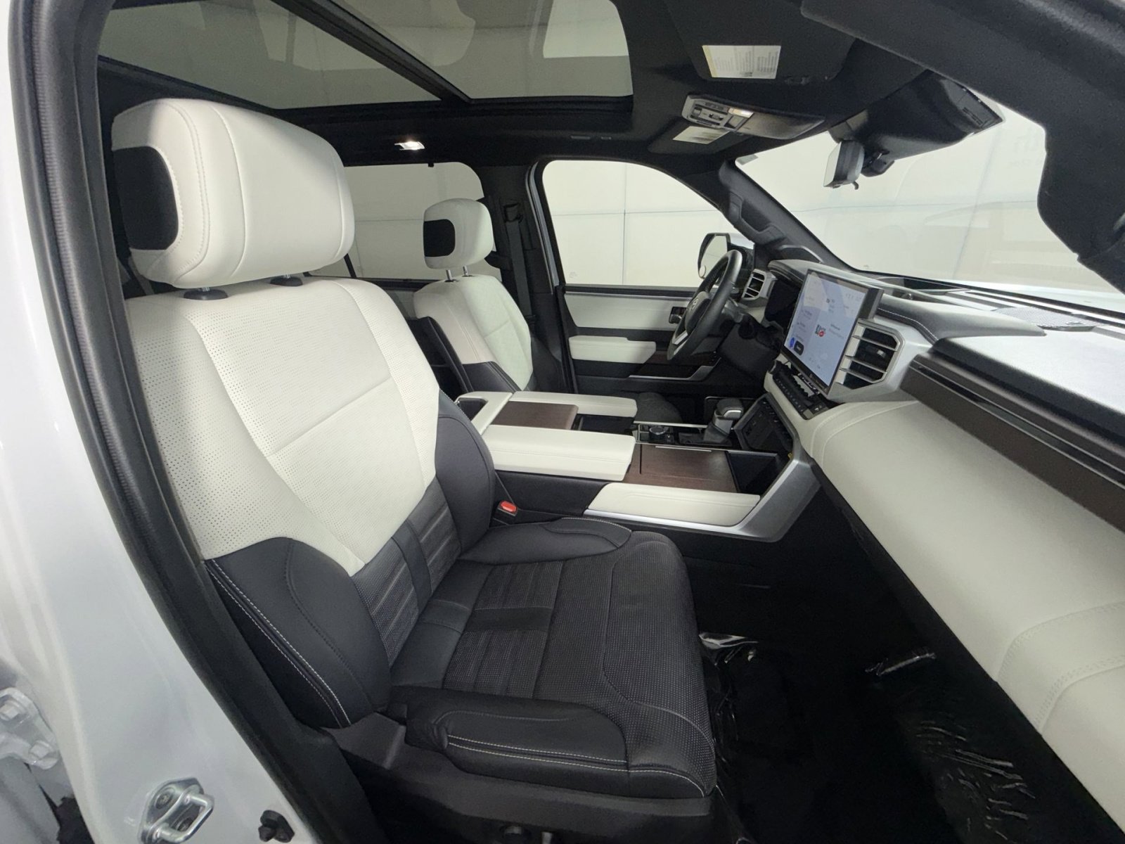 Used 2023 Toyota Sequoia Capstone image 28