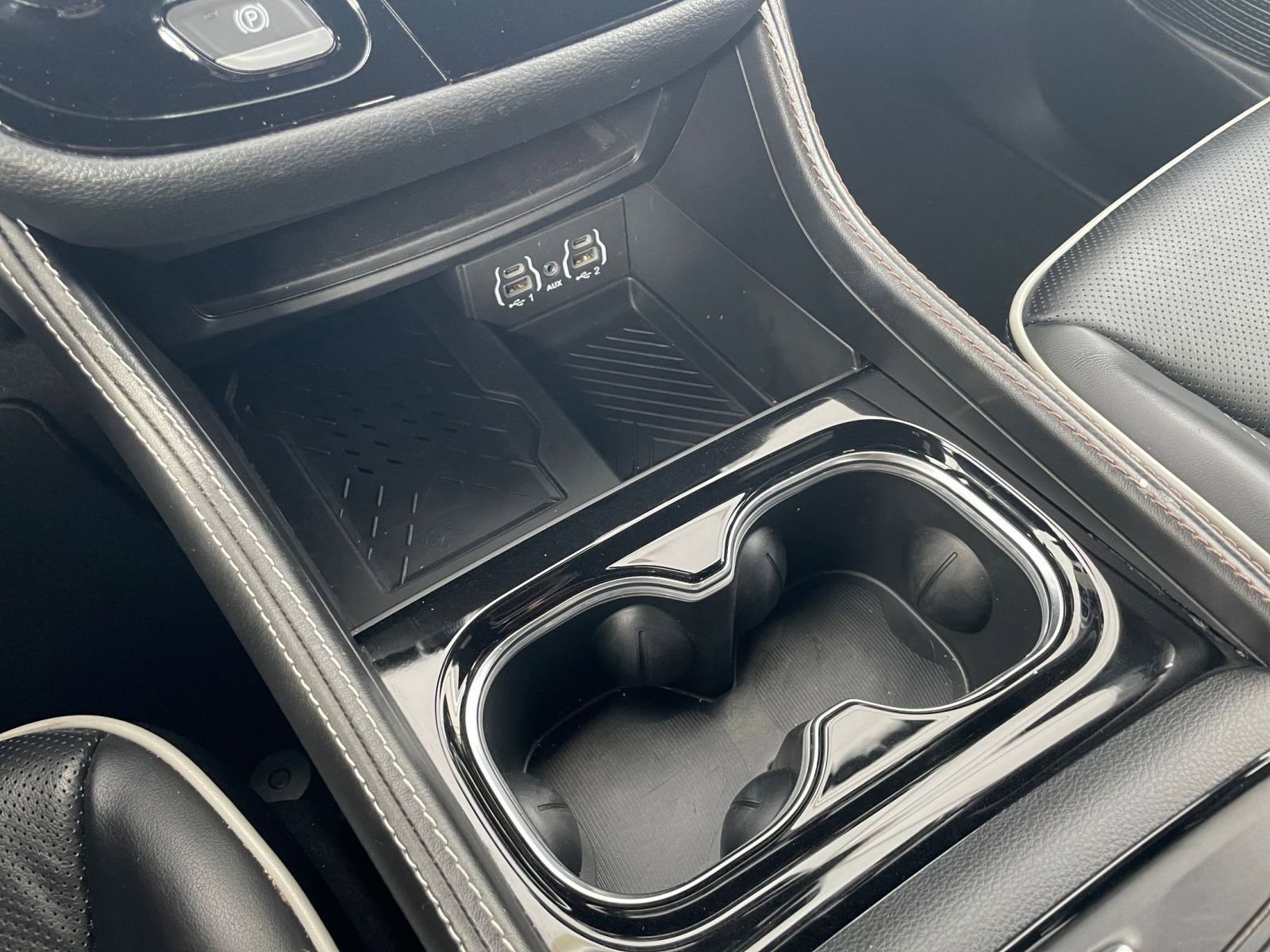 Used 2025 Chrysler Pacifica Limited image 48