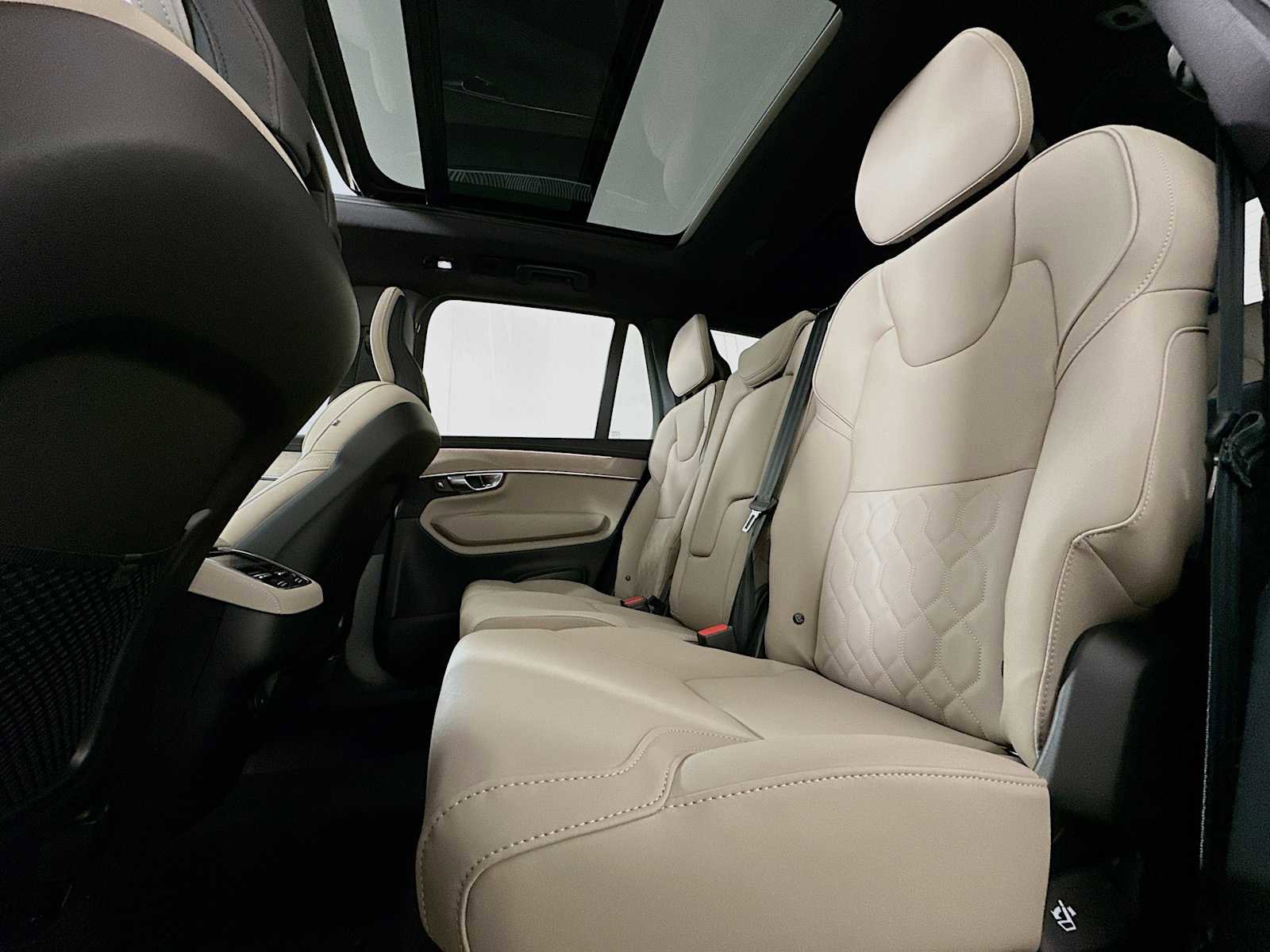 New 2026 Volvo XC90 B6 Plus w/ Protection Package Premier image 23