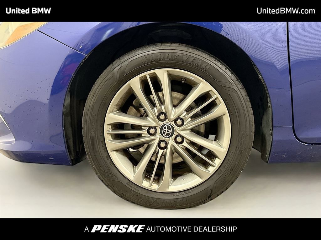 Used 2016 Toyota Camry SE image 2