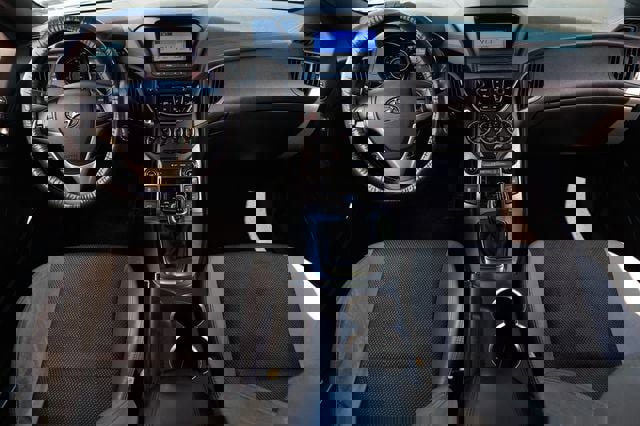 Used 2015 Hyundai Genesis 3.8 RWD image 2