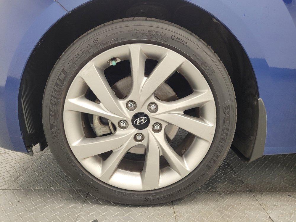 Used 2016 Hyundai Veloster FWD image 31