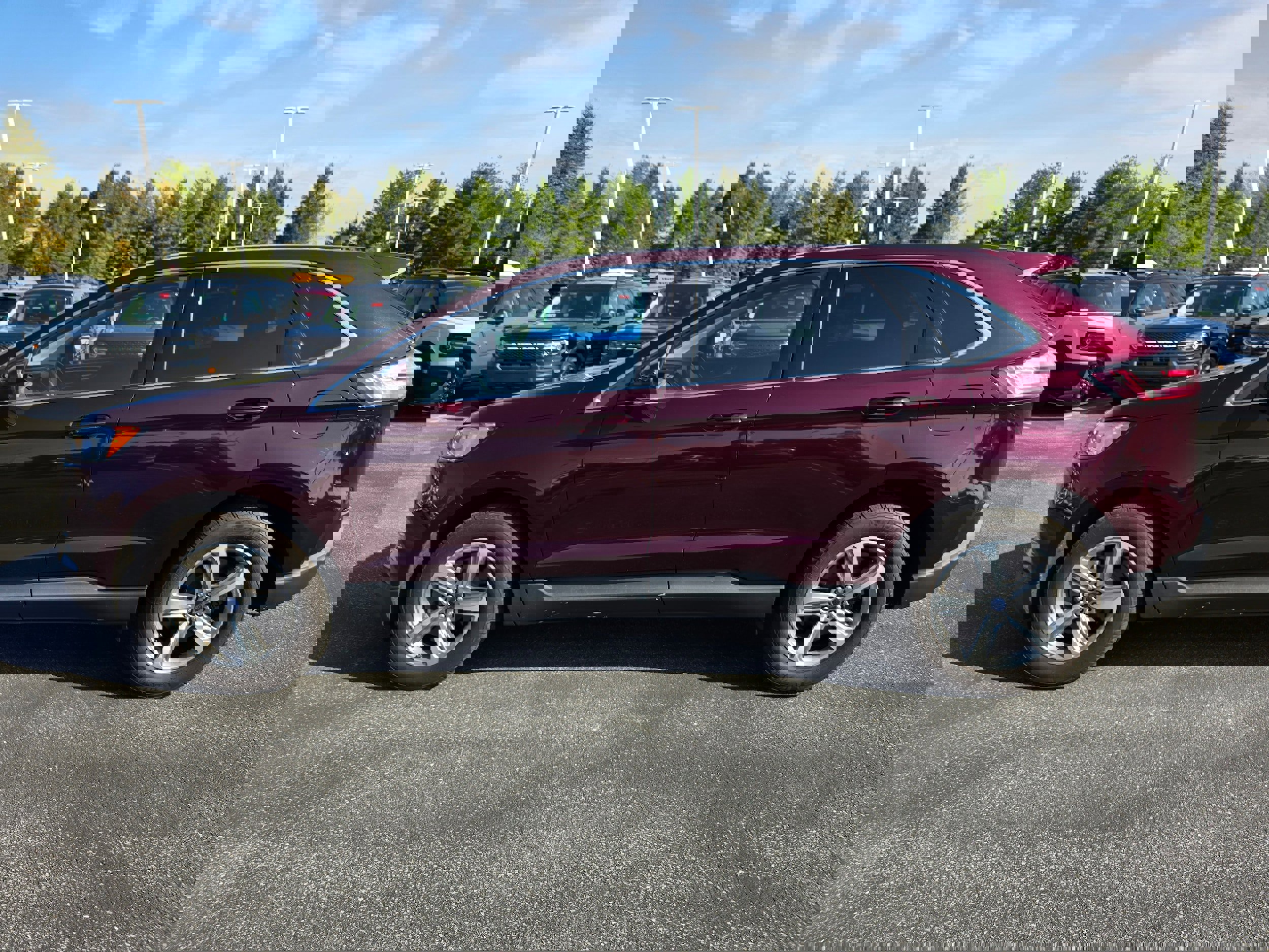 Used 2022 Ford Edge SEL w/ Convenience Package image 2