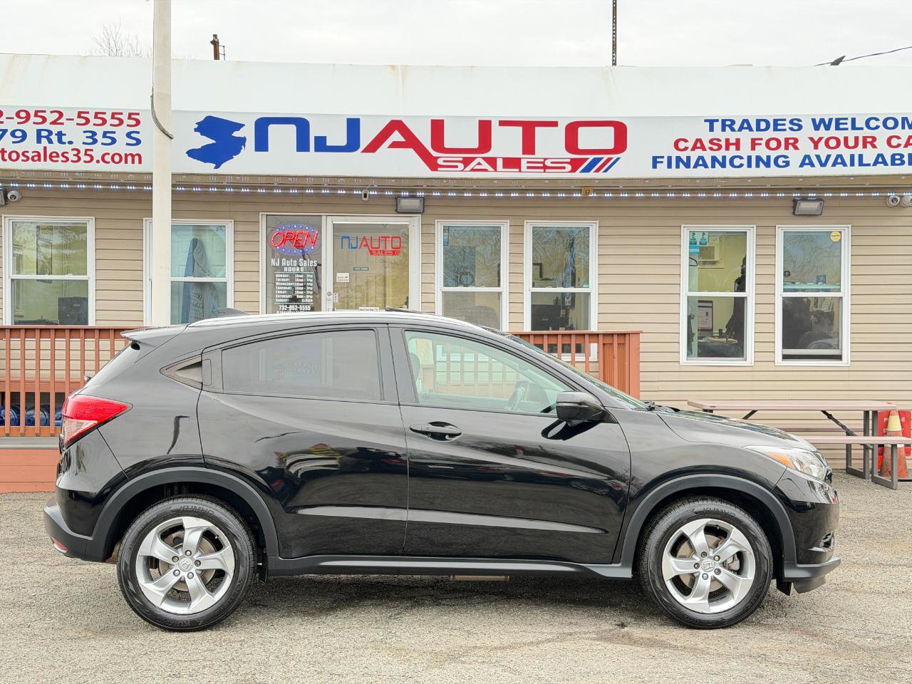 Used 2017 Honda HR-V EX-L image 3