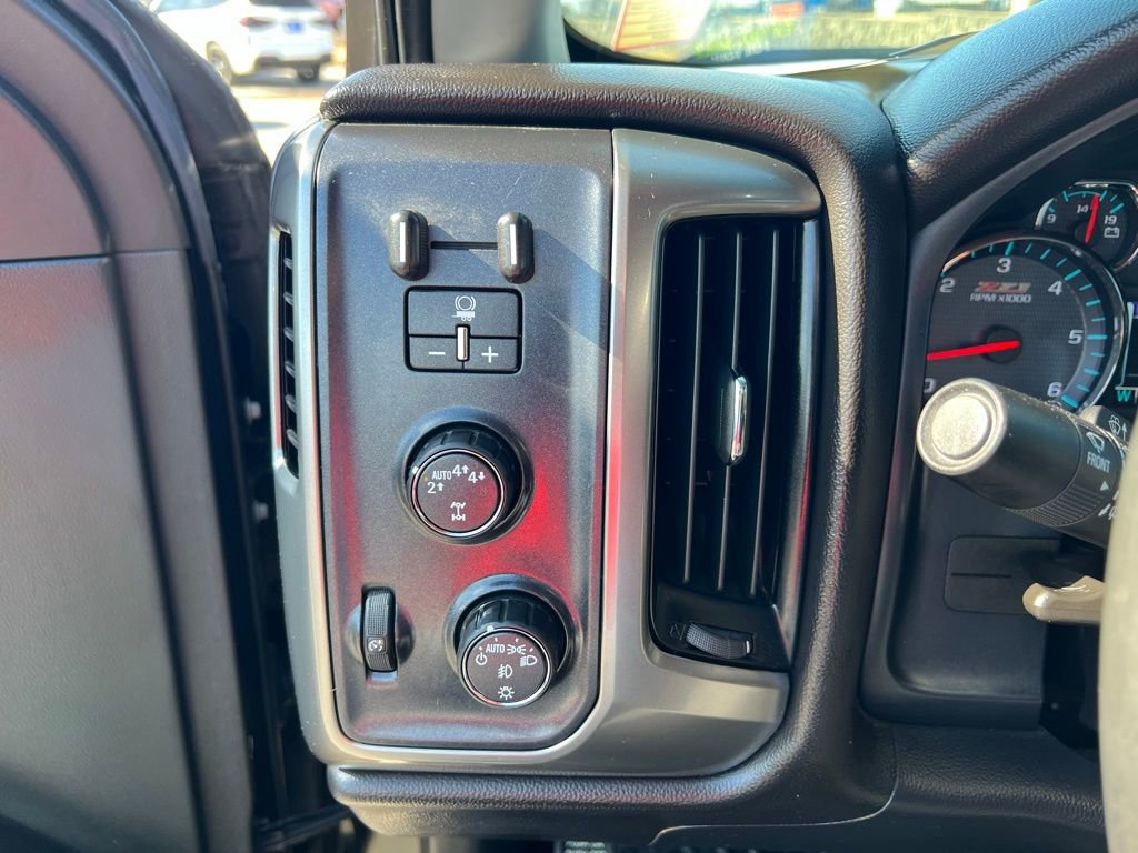 Used 2018 Chevrolet Silverado 1500 LT w/ LT Convenience Package image 38