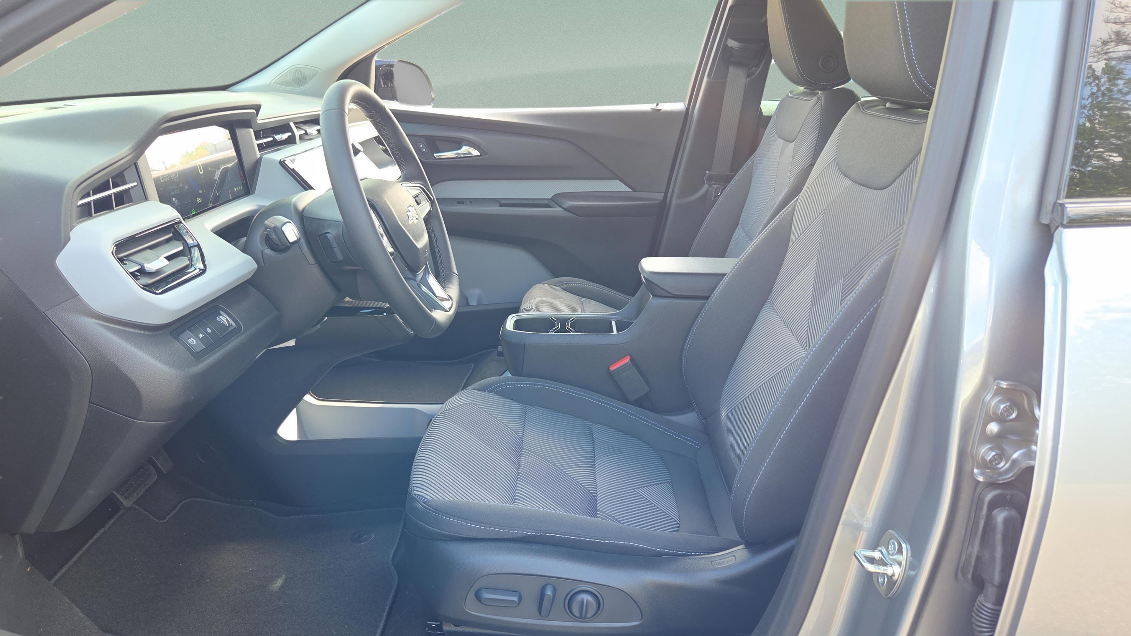 New 2027 Chevrolet Bolt LT w/ Comfort Package image 30