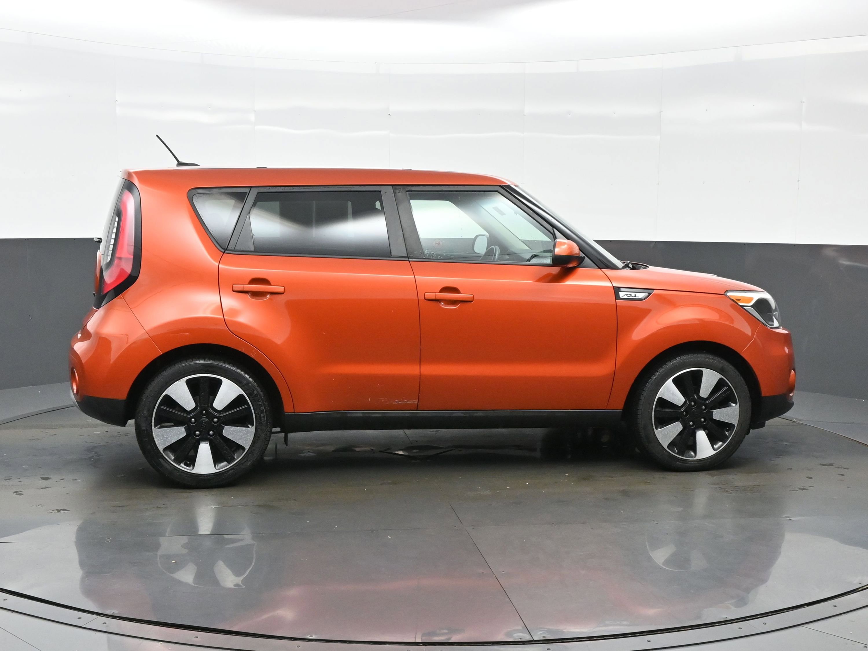 Used 2019 Kia Soul + FWD image 7