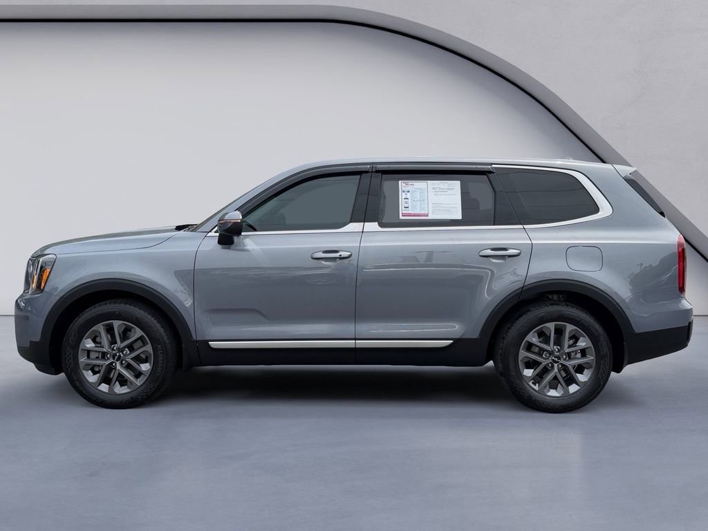 Used 2023 Kia Telluride LX FWD image 2