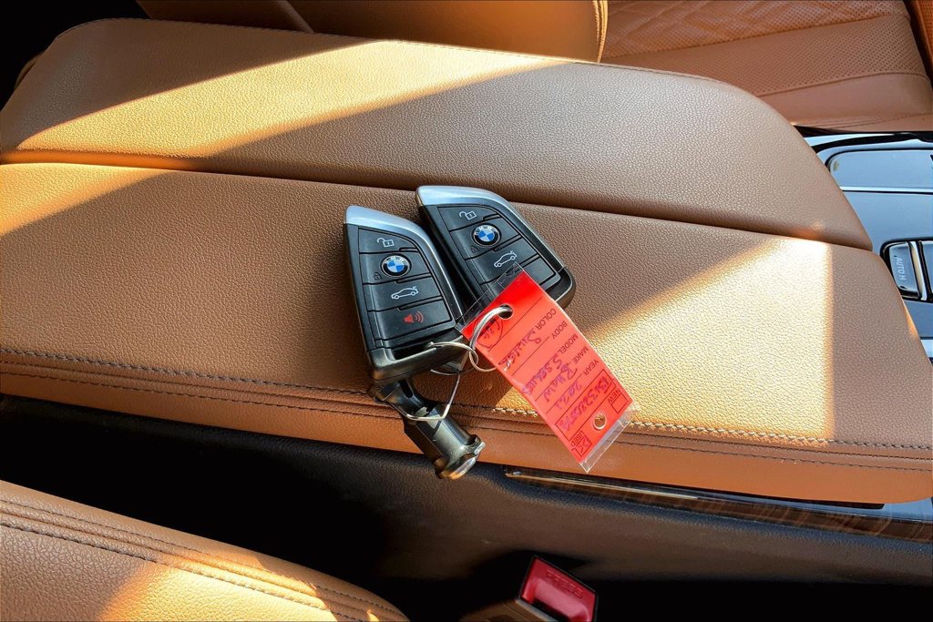 Used 2021 BMW 530i w/ Convenience Package RWD image 33