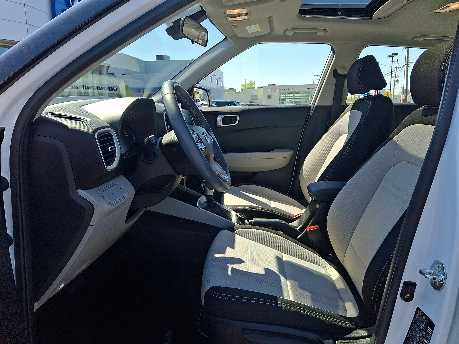 Certified 2023 Hyundai Venue SEL image 13