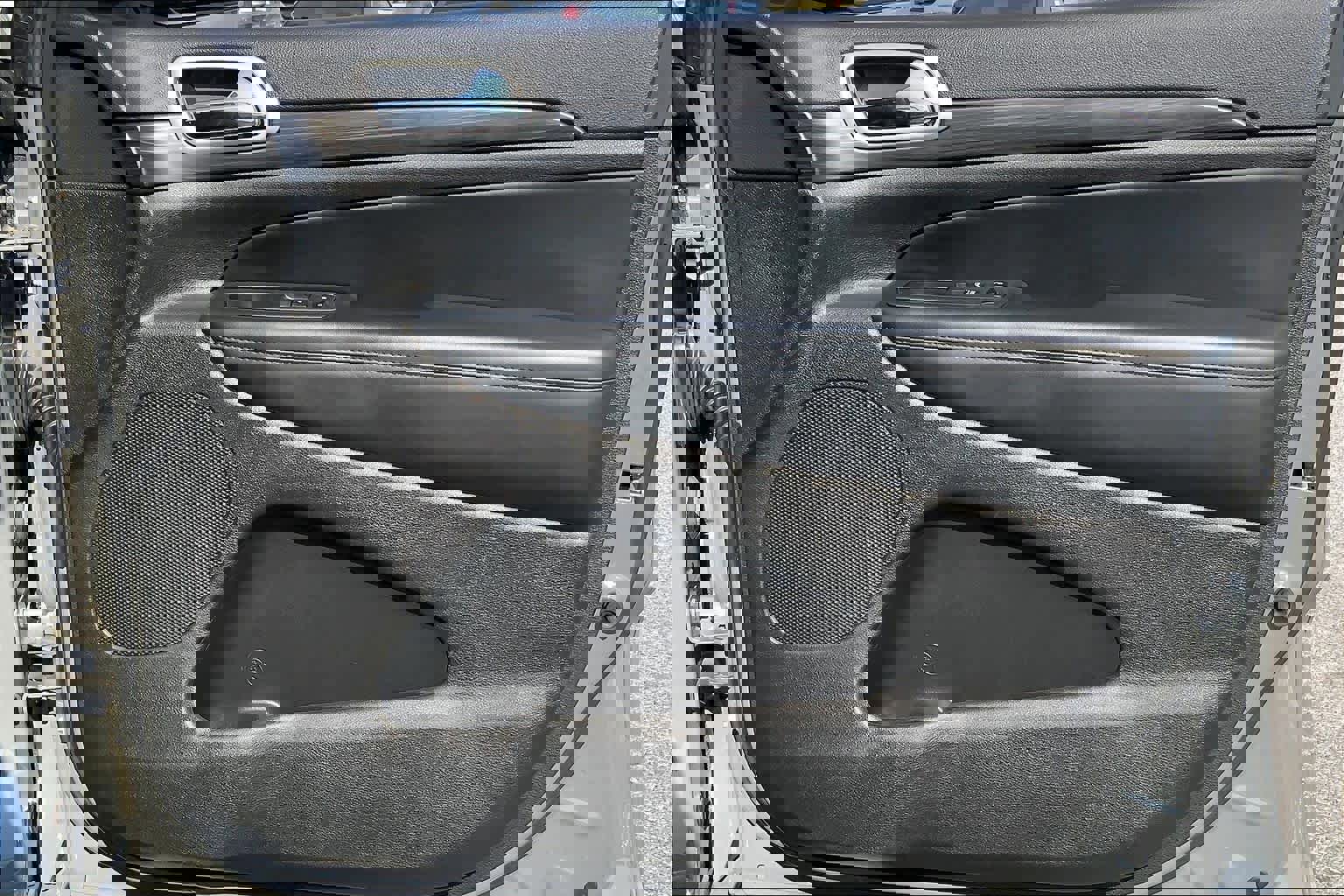 Used 2021 Jeep Grand Cherokee Laredo X image 22