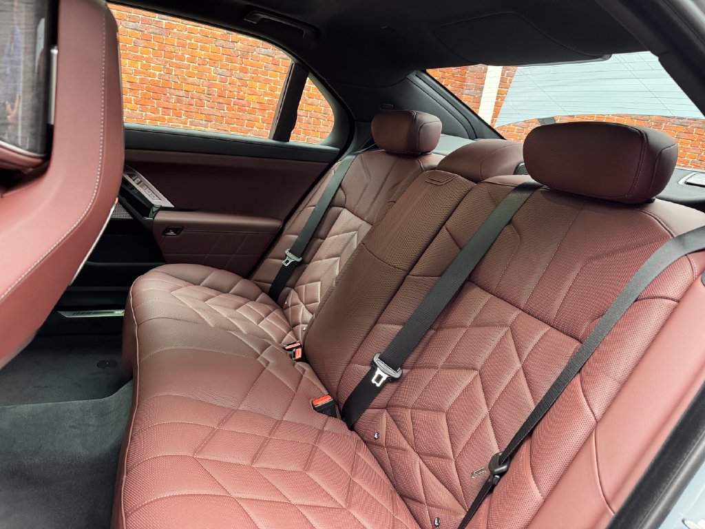 New 2026 BMW 750e xDrive AWD/4WD image 25