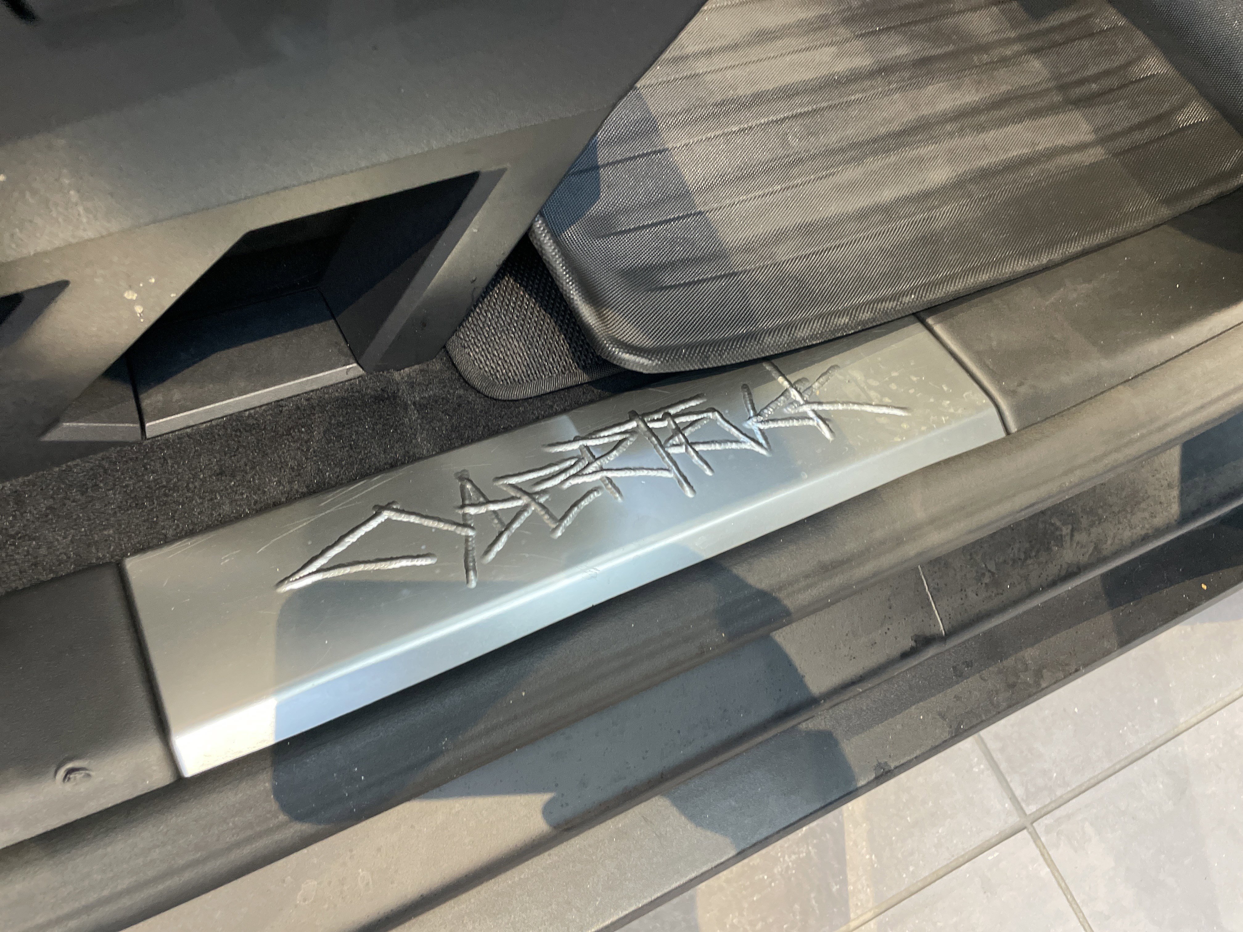 Used 2025 Tesla Cybertruck AWD Crew Cab image 39