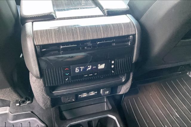 Used 2022 Jeep Wagoneer Series III w/ Premium Group I AWD/4WD image 31