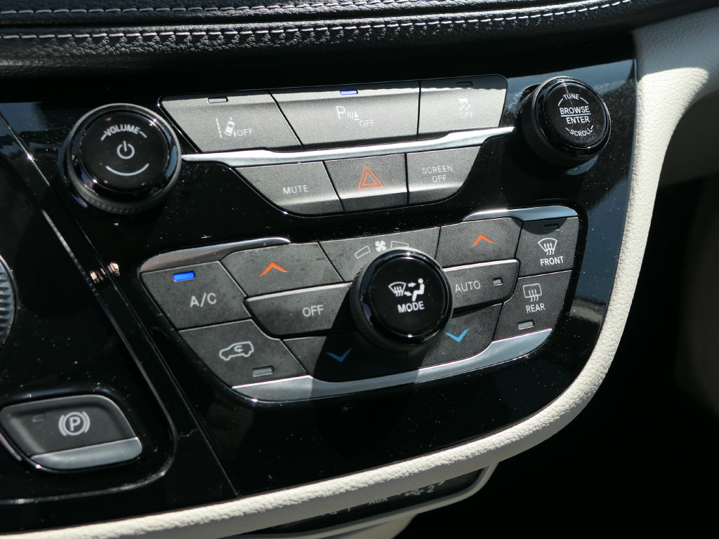 Certified 2023 Chrysler Pacifica Touring-L FWD image 21