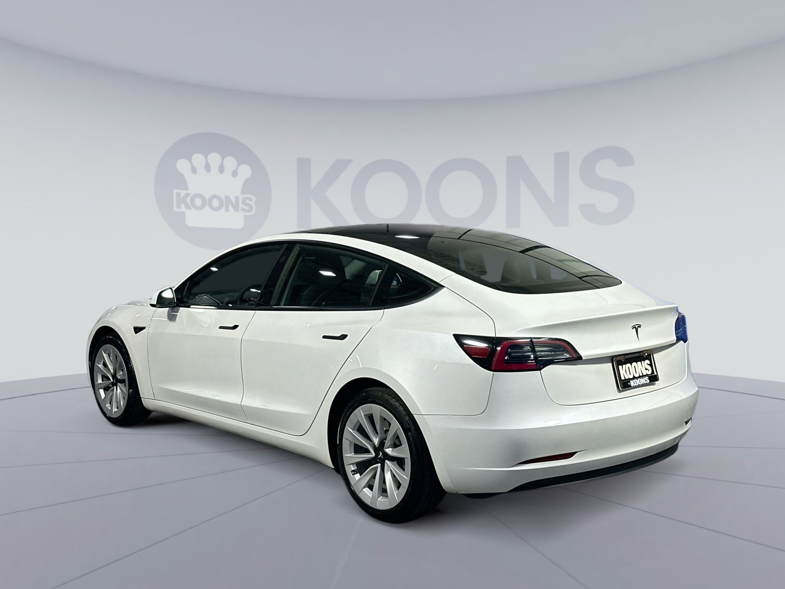 Used 2023 Tesla Model 3 Standard Range image 4