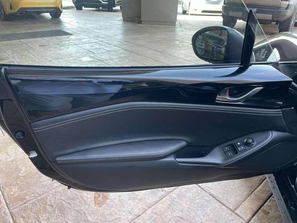 Used 2025 MAZDA MX-5 Miata RF Grand Touring RWD image 10