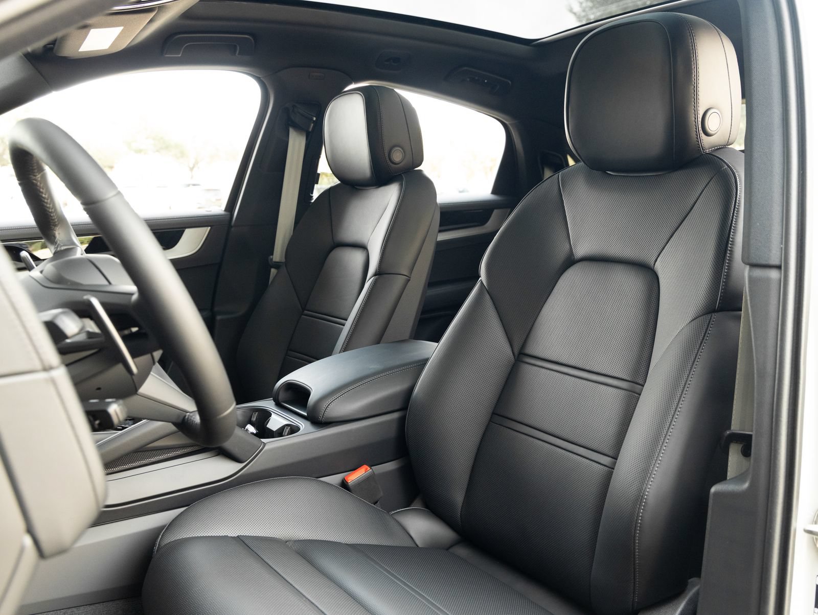New 2026 Porsche Cayenne Coupe AWD/4WD image 5