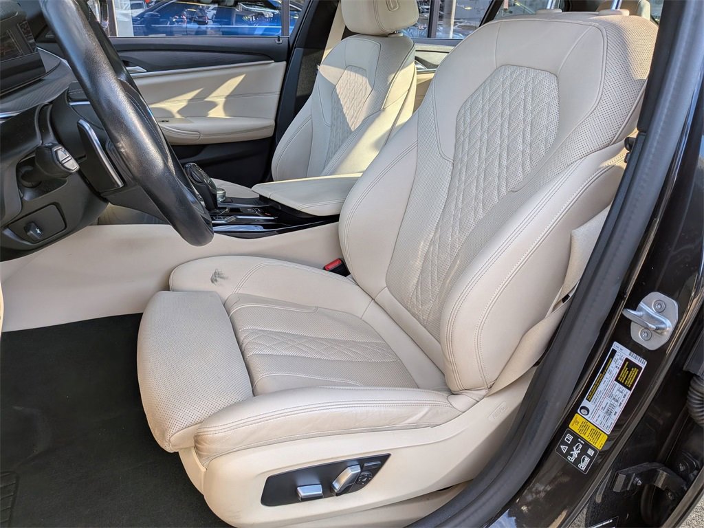 Used 2023 BMW 530i xDrive w/ Premium Package image 27