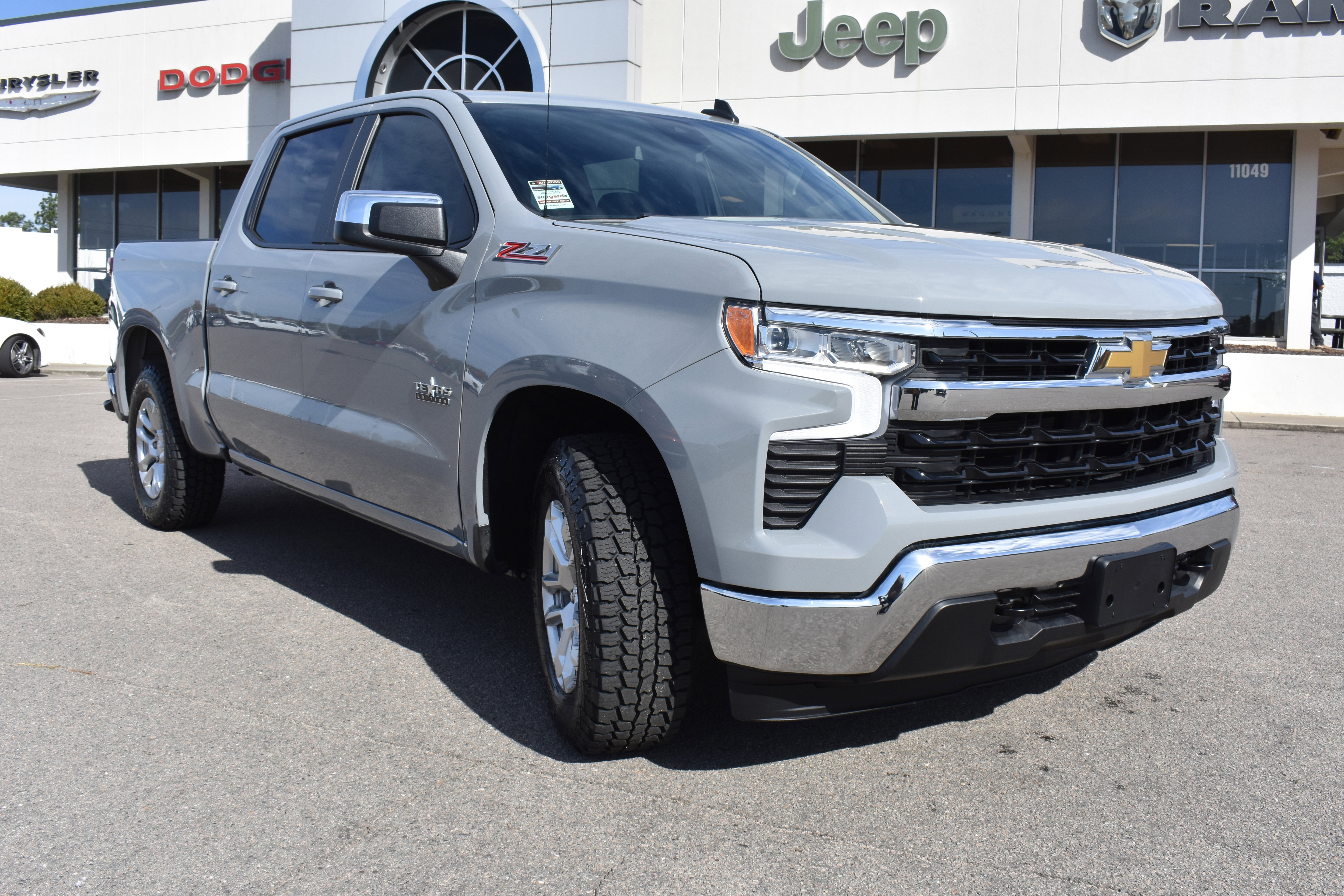 Used 2024 Chevrolet Silverado 1500 LT w/ Z71 Off-Road Package image 3