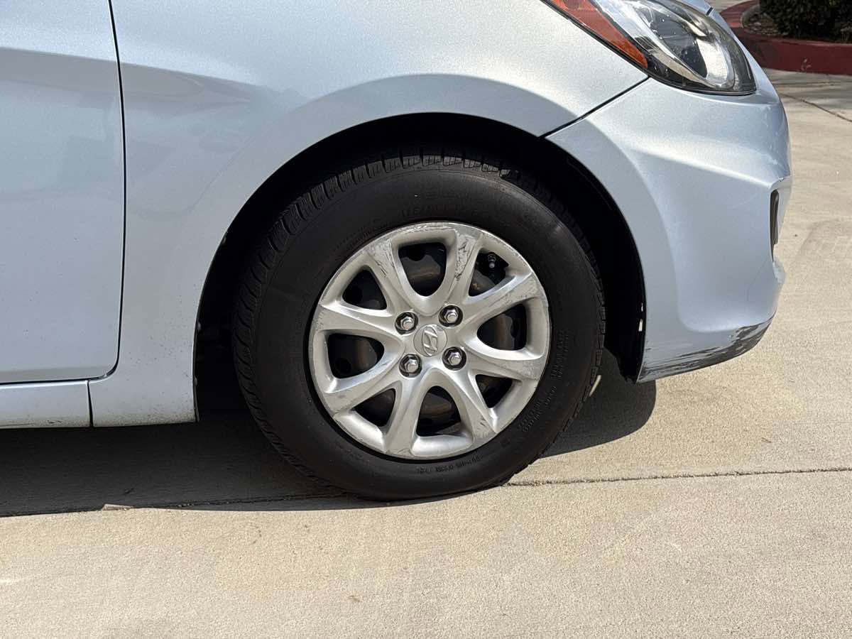 Used 2013 Hyundai Accent GLS FWD image 8