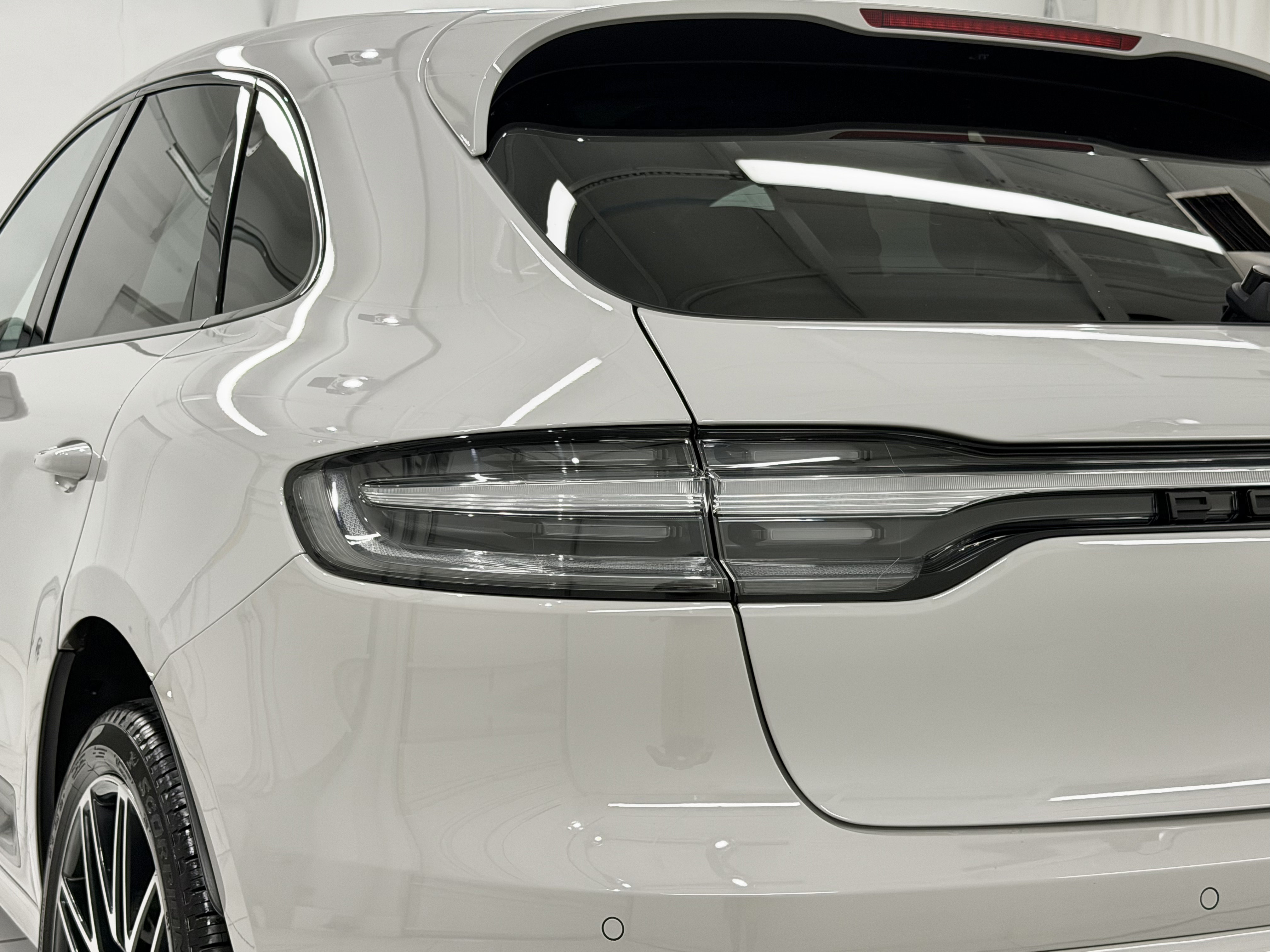 Certified 2023 Porsche Macan S AWD/4WD image 18
