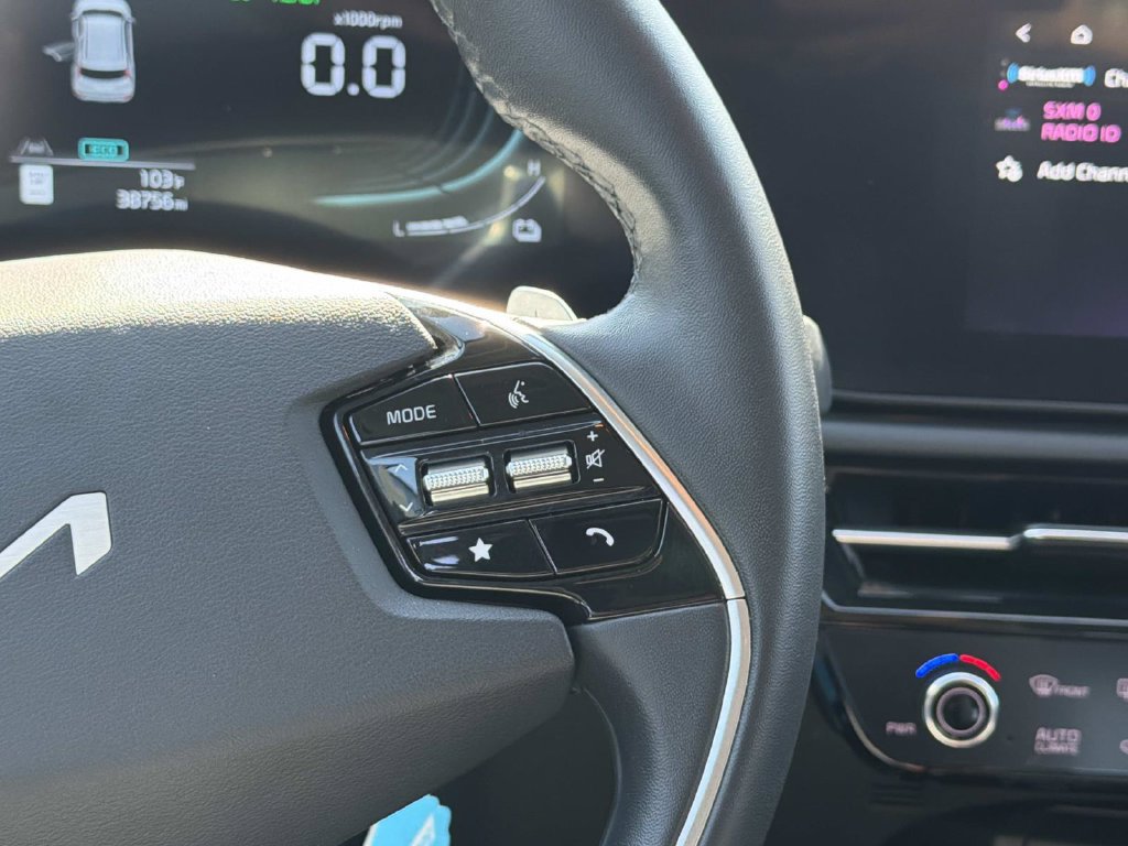 Used 2025 Kia Niro EX FWD image 9