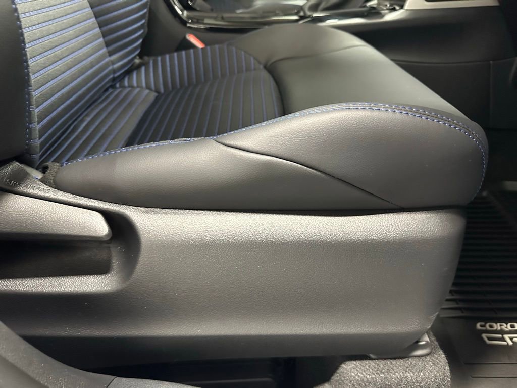 Used 2025 Toyota Corolla Cross XSE w/ Convenience Package image 57