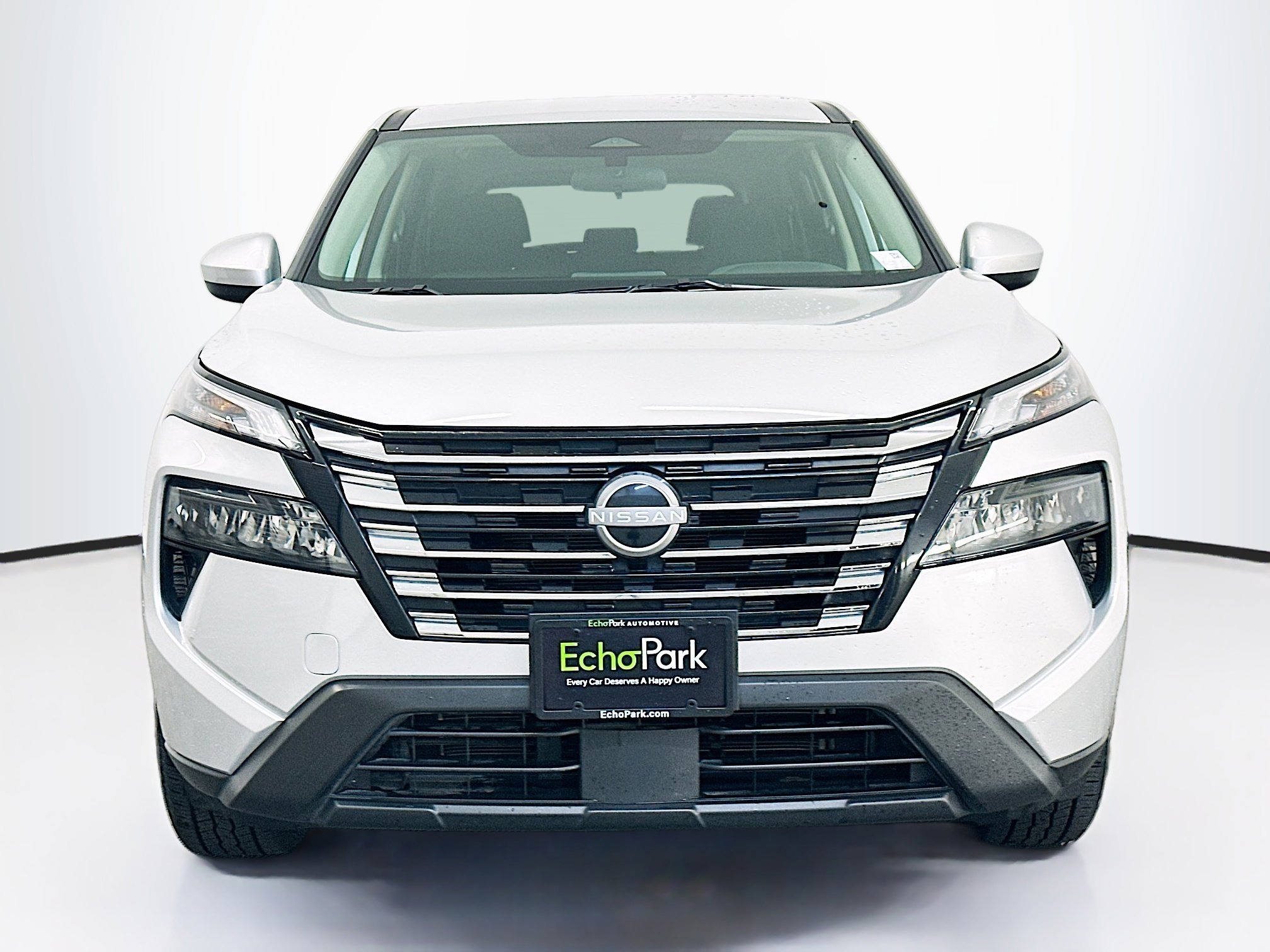 Used 2025 Nissan Rogue SV image 2