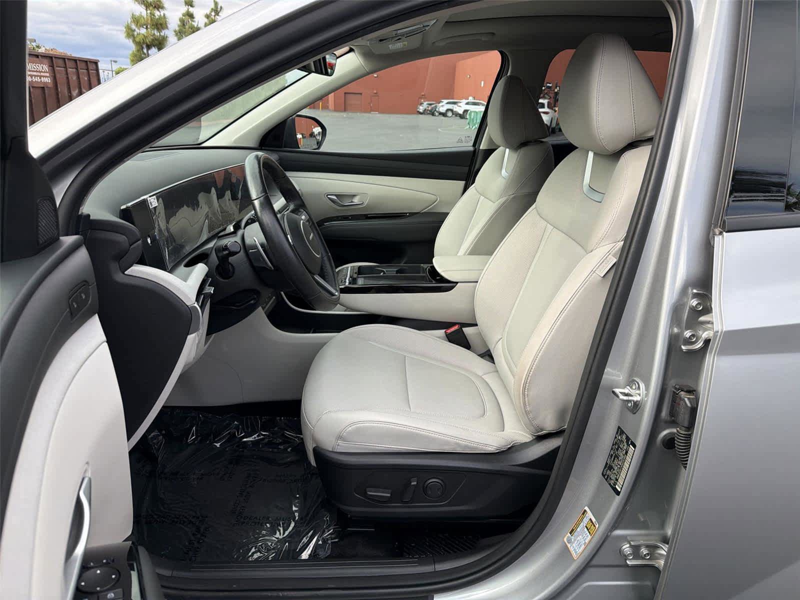 Used 2025 Hyundai Tucson Limited AWD/4WD image 12