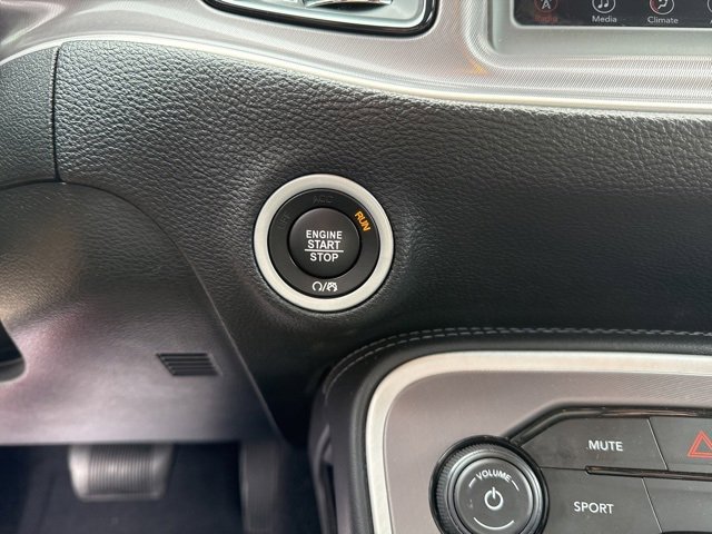 Used 2022 Dodge Challenger SXT image 15