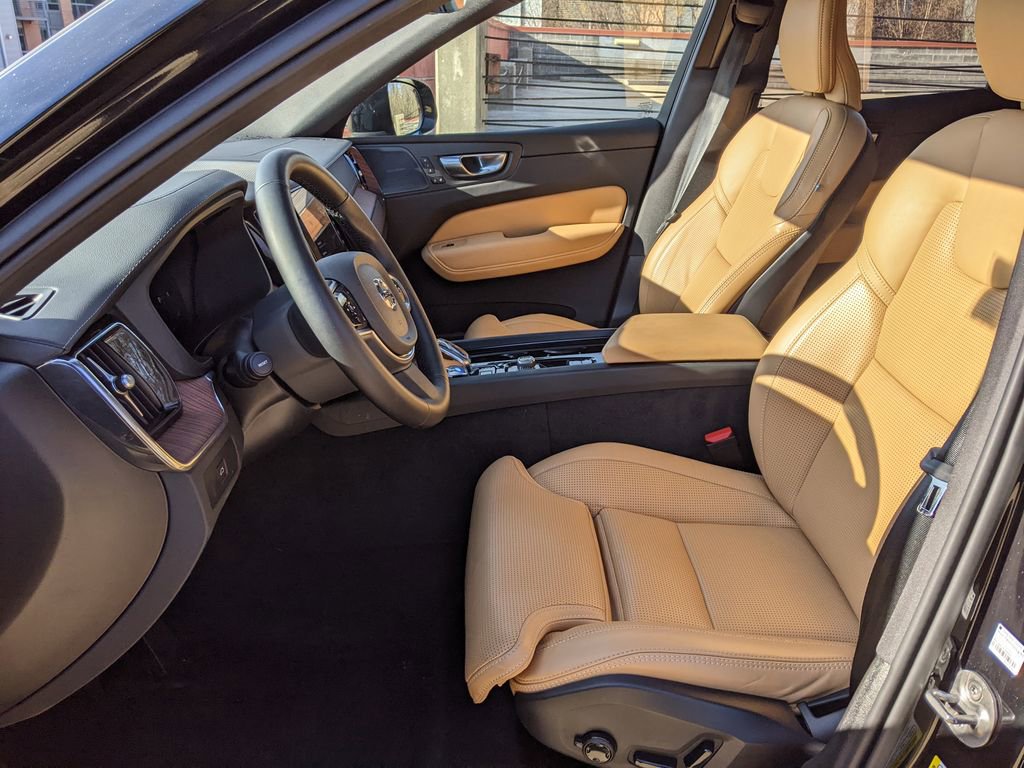 Certified 2025 Volvo XC60 B5 Ultra w/ Protection Package Premier AWD/4WD image 11