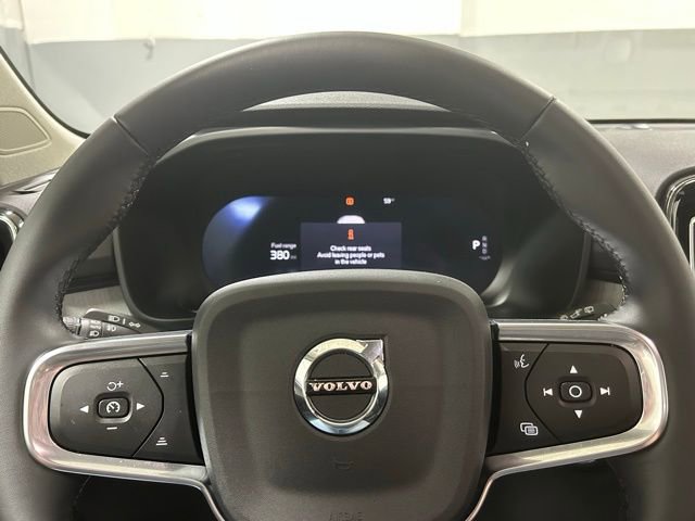 Used 2025 Volvo XC40 B5 Plus image 14
